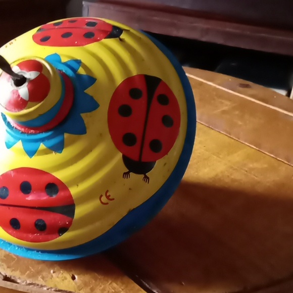 Vintage toy metal ladybug spinning top - Picture 2 of 4